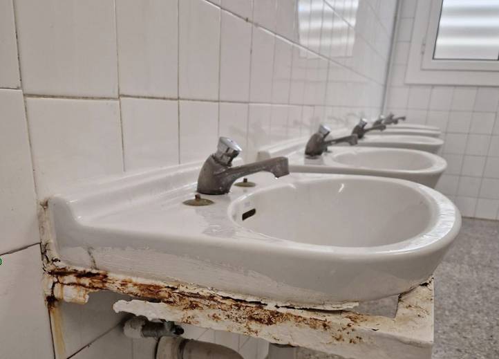 Sabadell en Comú Podem denuncia l’estat “lamentable” dels lavabos d’una escola