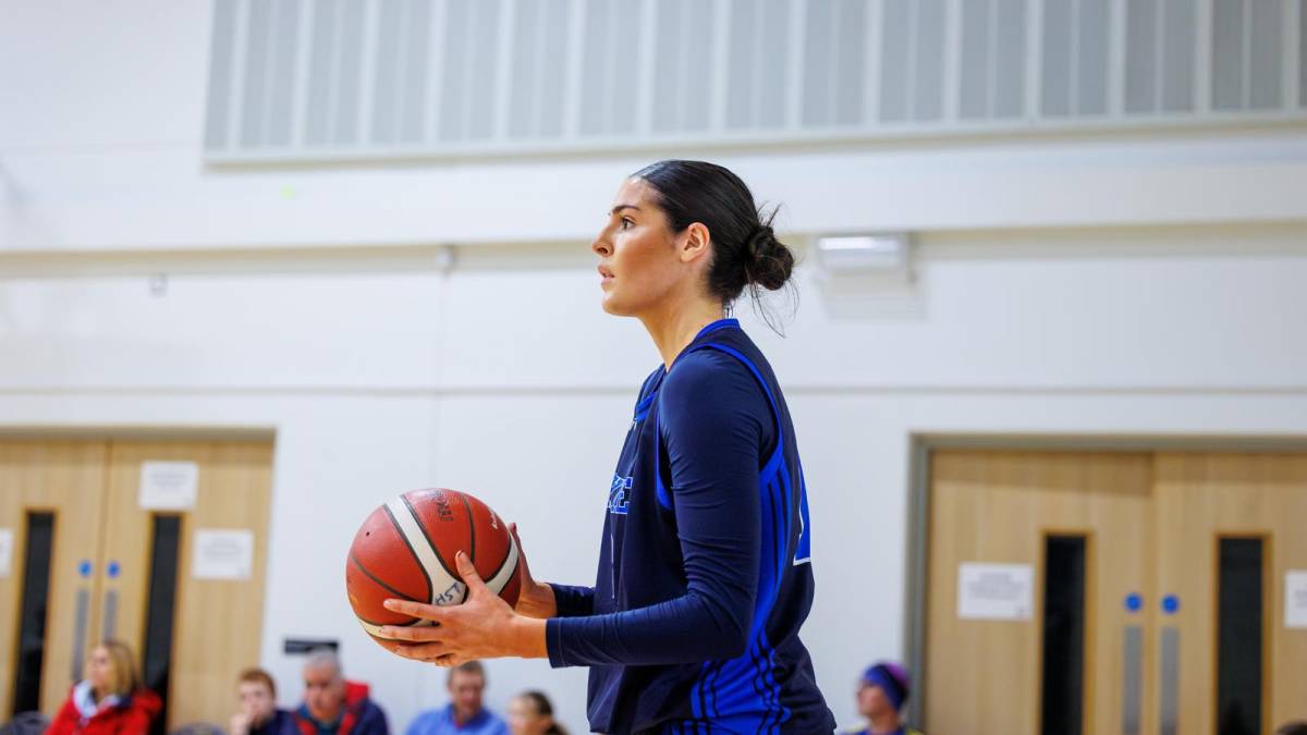 La sabadellenca que triomfa al bàsquet irlandès amb un doble MVP: 