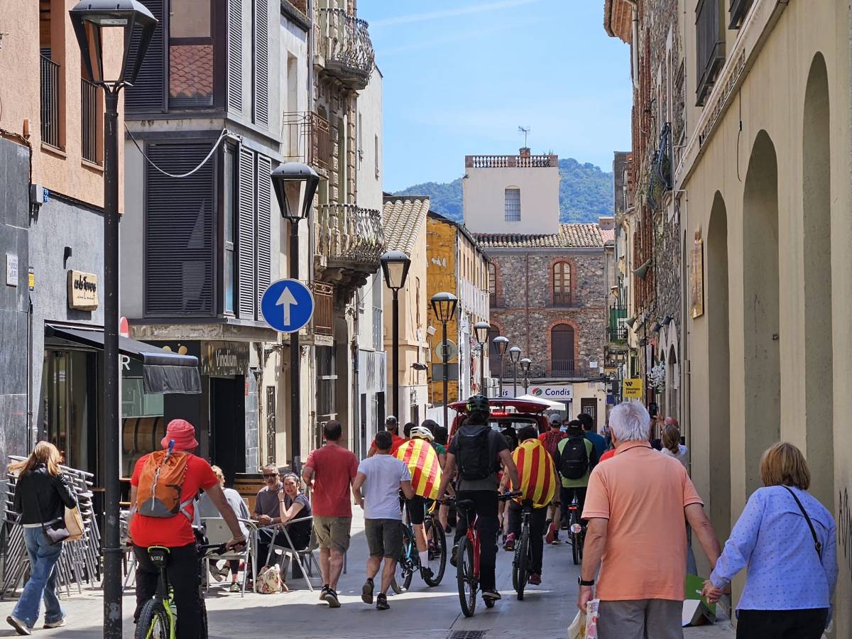 Partida del Correllengua des de la plaça de la vila a Sant Celoni. - Bernat Castanyer