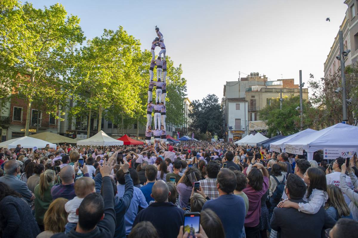 Exhibició castellera en una anterior Diada de Sant Jordi a Terrassa - Alberto Tallón