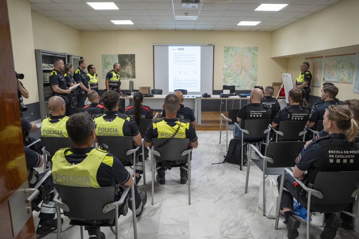 Formació teòrica, a la prefectura de la Policia Municipal de Terrassa - ALBERTO TALLÓN