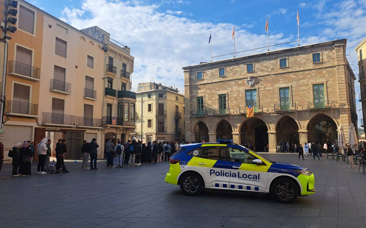 Manresa trasllada al Palau Firal la gestió de cites per al procés de regularització