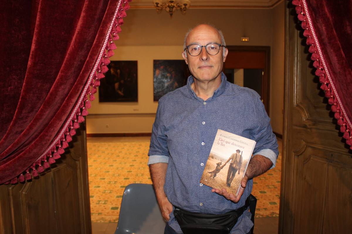 El darrer llibre de Ramon Cardona i Colell aborda la memòria històrica amb «L'avi que detestava la llet»