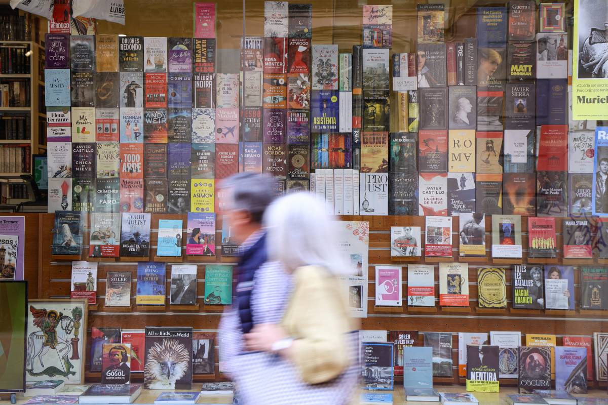 El llibre en paper venç el drac del digital per Sant Jordi: els llibreters esperen una bona diada