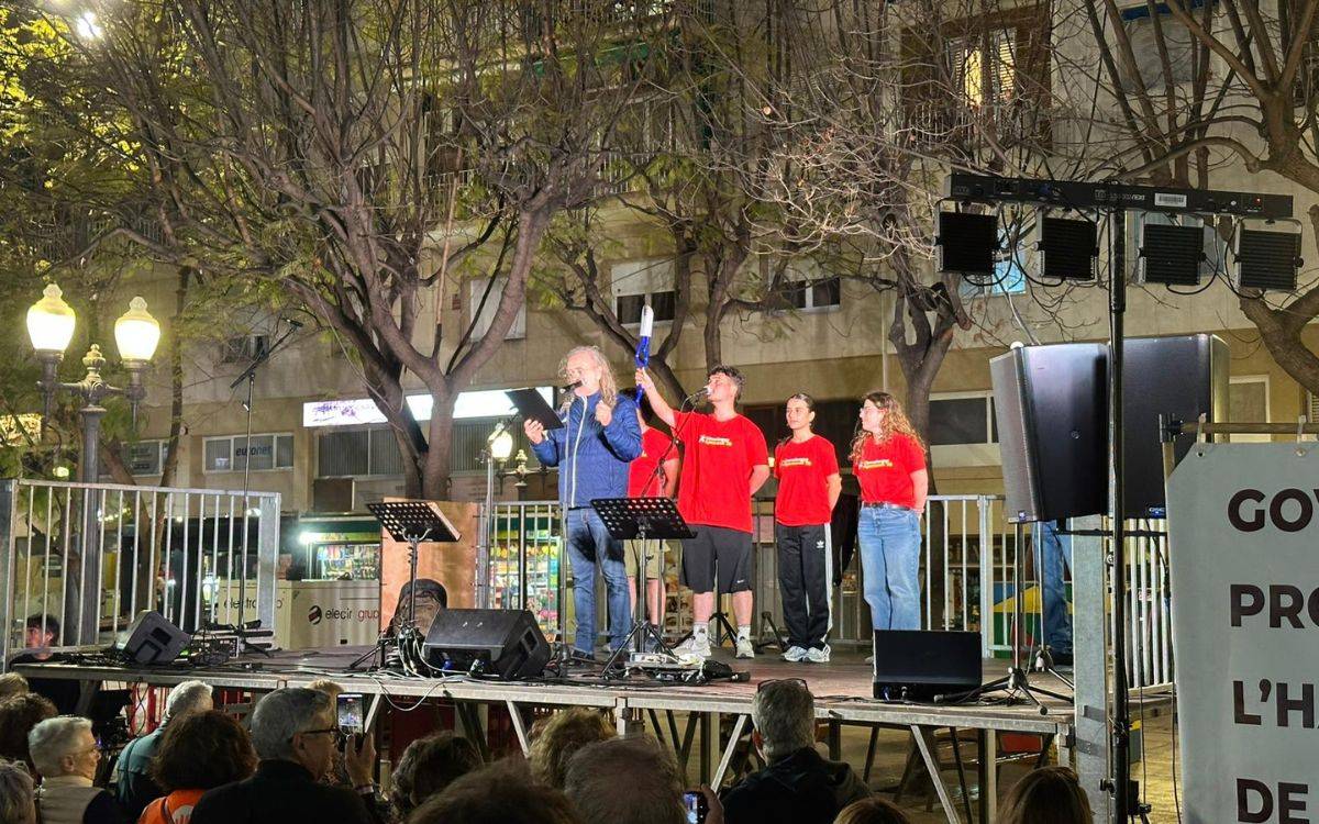 Tarragona reivindica el català en la rebuda a les flames del Correllengua Agermanat