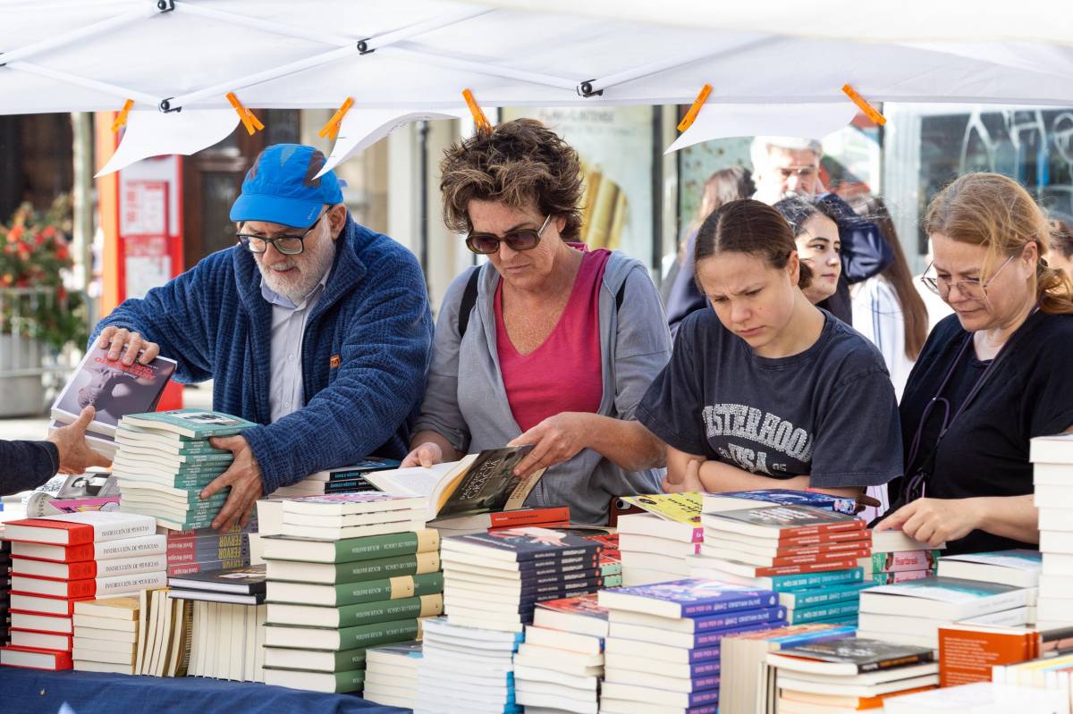 Una parada de llibres per Sant Jordi - Hugo Fernández