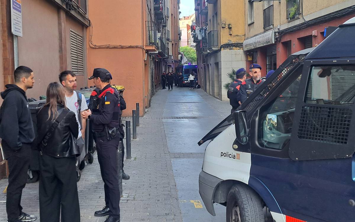 Una mare i els seus fills, desnonats per un fons voltor al Barri Antic de Manresa