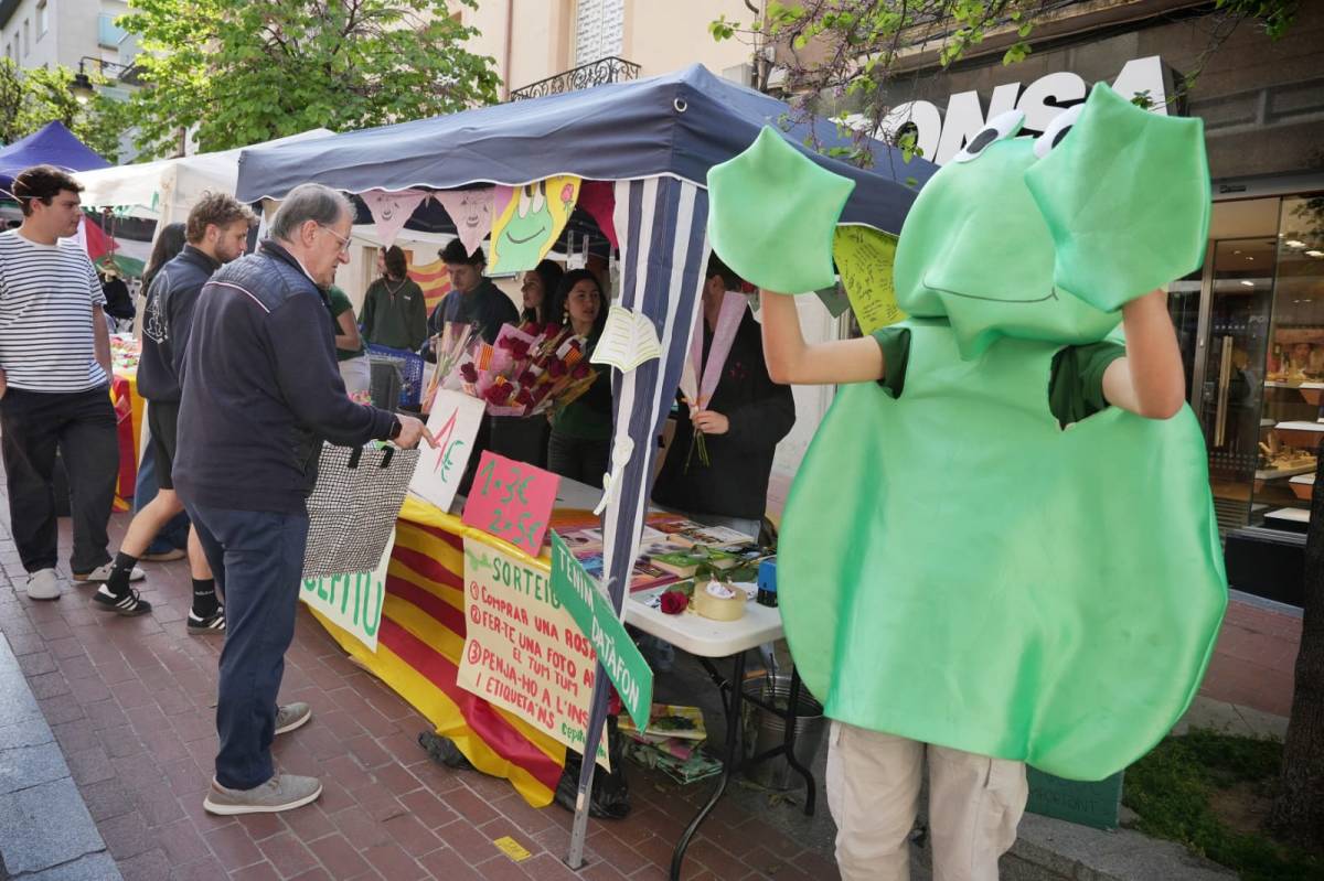Una parada animada al carrer de la Font Vella - Nebridi Aróztegui