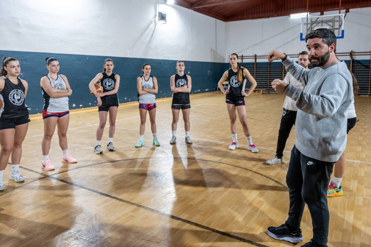 Molgosa, donant indicacions en un entrenament