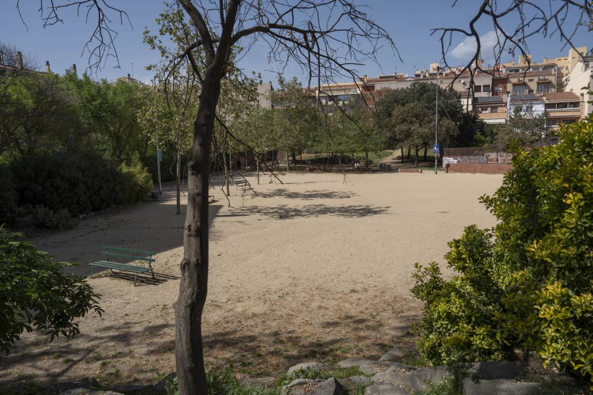 Plaça Rosa Mora ja no és zona lliure circulació de gossos - Alberto Tallón