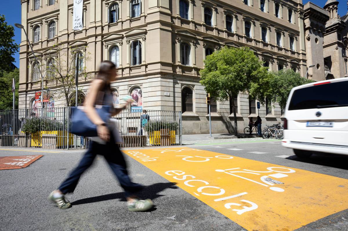 Rebuig frontal de sindicats i famílies a la presència de Mossos a les escoles