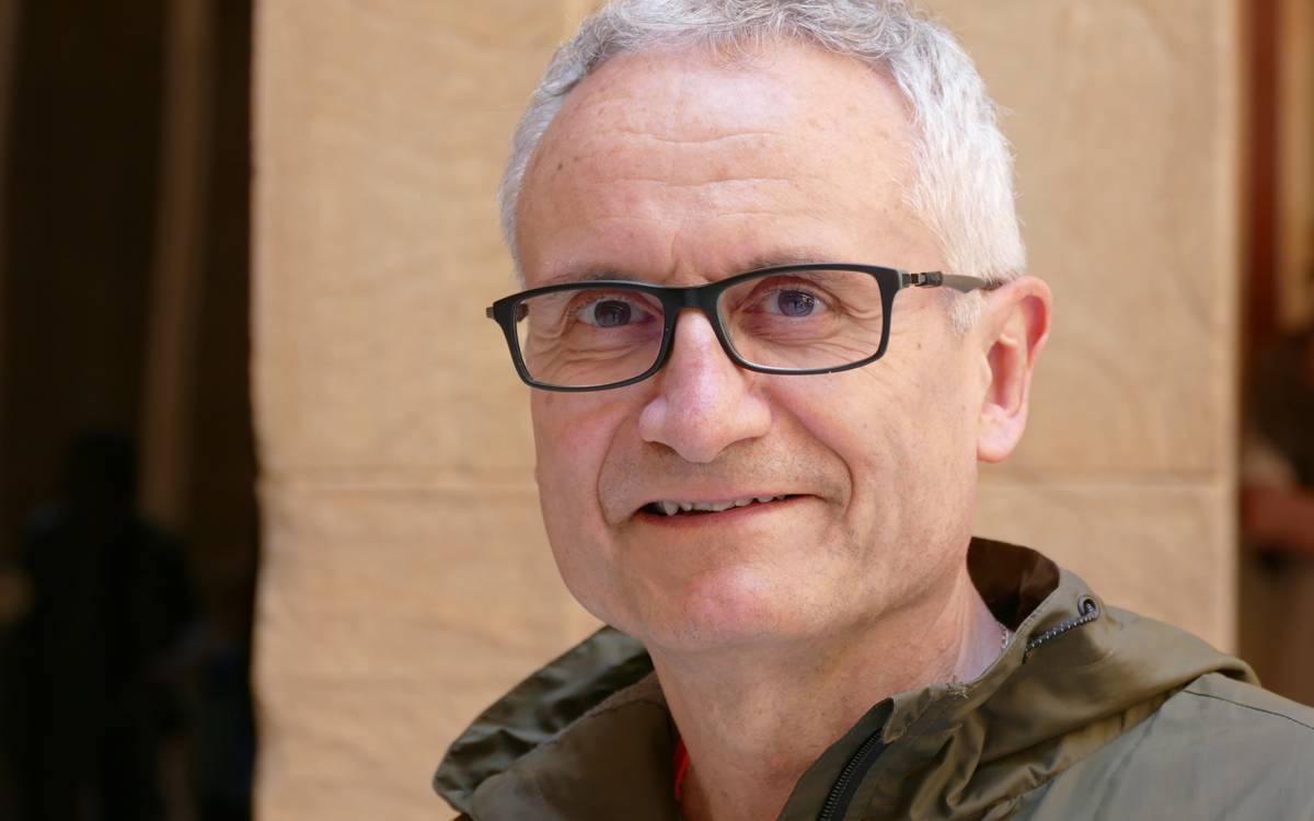 Carles Riera presenta a Manresa el poemari «El dia es lleva, la tarda es colga»