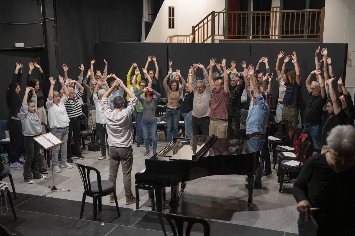 Assaig del Cor Montserrat amb Pau Jorquera, director de l'Escolania - Alberto Tallón