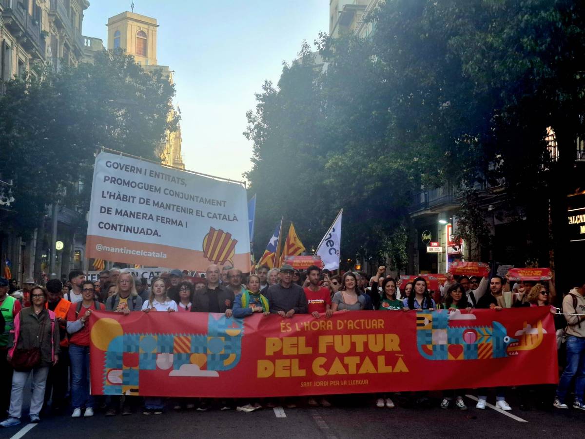 Barcelona clama pel català per Sant Jordi: «Sense la llengua no hi ha país»