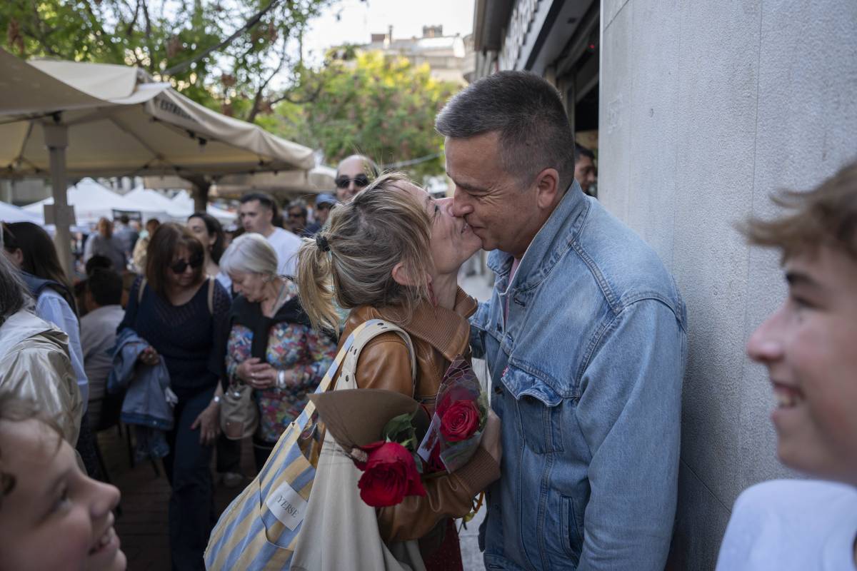 Sant Jordi és també per reivindicar el dia dels enamorats