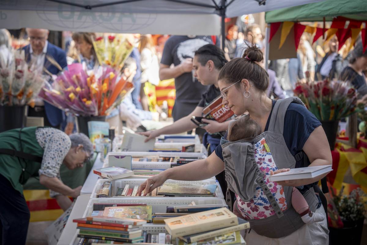 FOTOS | Un Sant Jordi màgic, multitudinari i ple d’amor