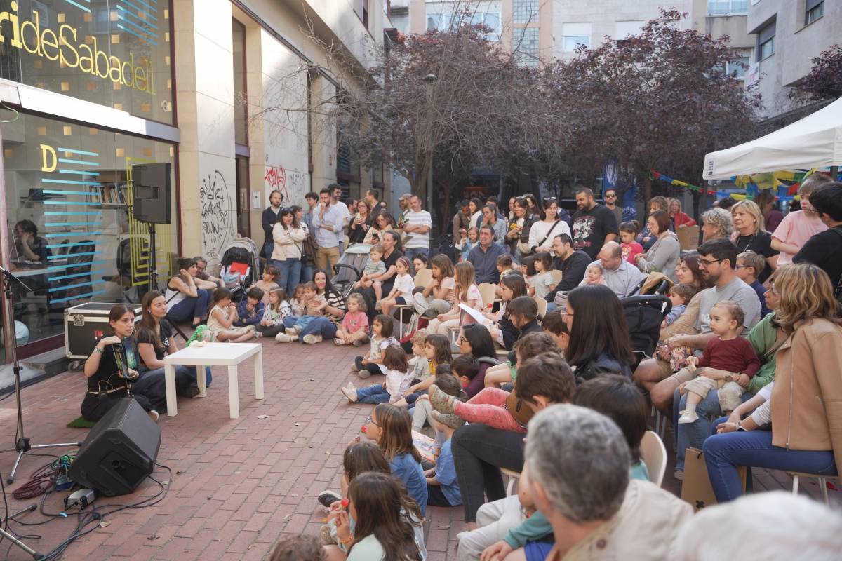 FOTOS | El Diari celebra la diada de Sant Jordi amb la ciutat