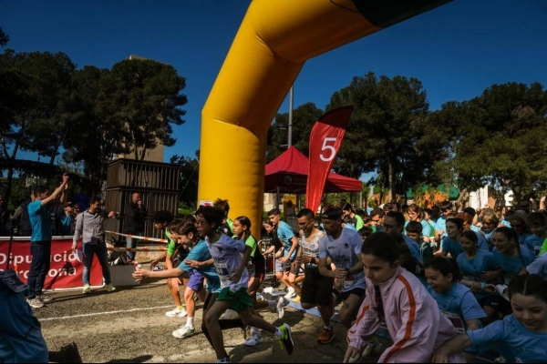 Badia es calça les vambes i es posa el dorsal