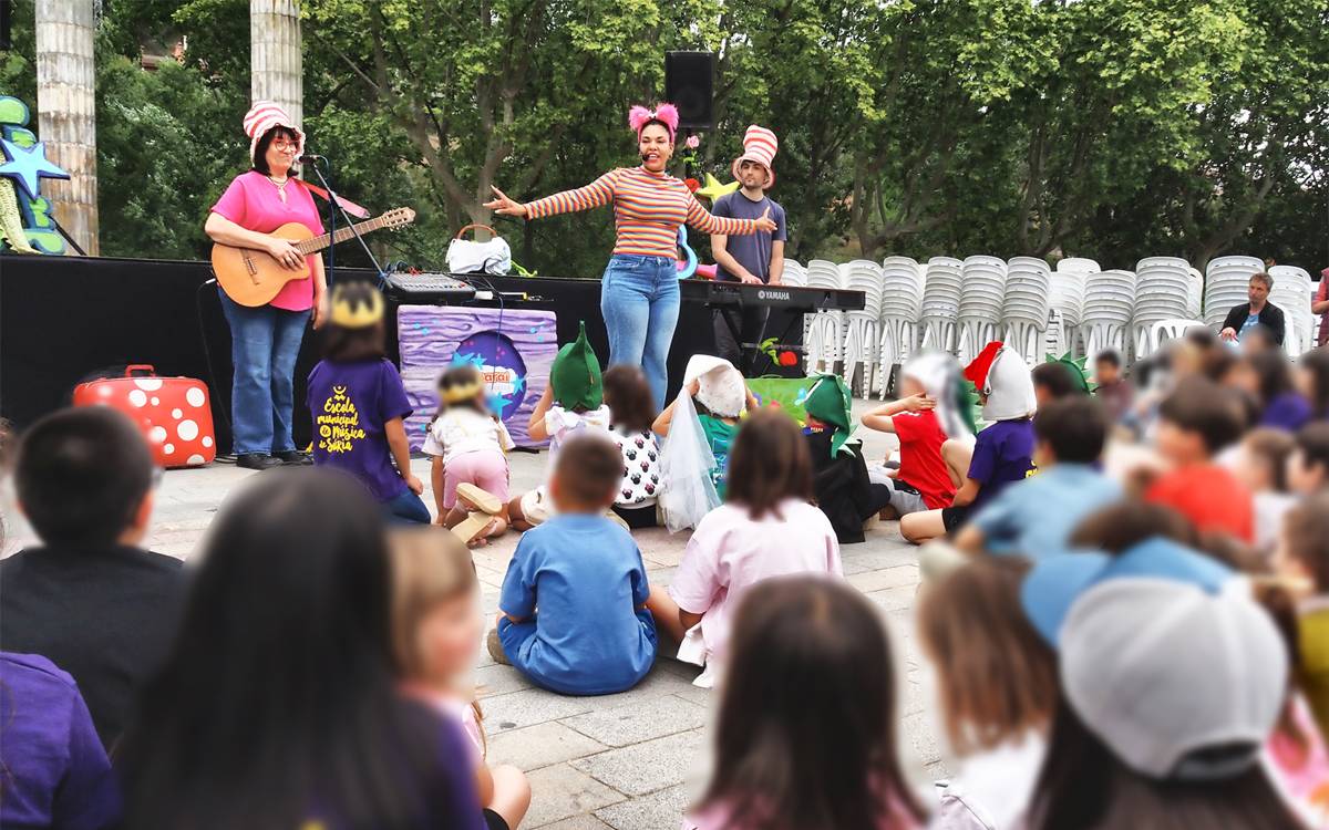 Súria viu un Sant Jordi ple d’activitat amb cultura, música i llibres al carrer