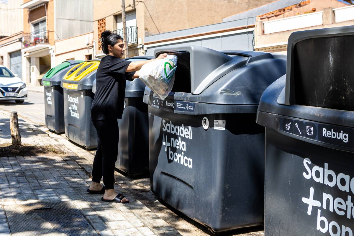 Sabadell prova un nou model de contenidors al Poblenou per millorar la recollida de residus