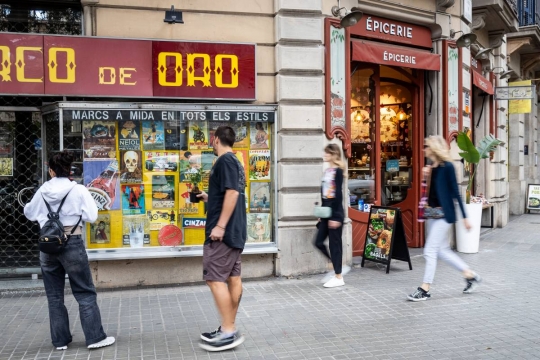 Limitaries els lloguers de les botigues? Frenaries els súpers 24h? Les consultes que prepara l'Ajuntament de Barcelona