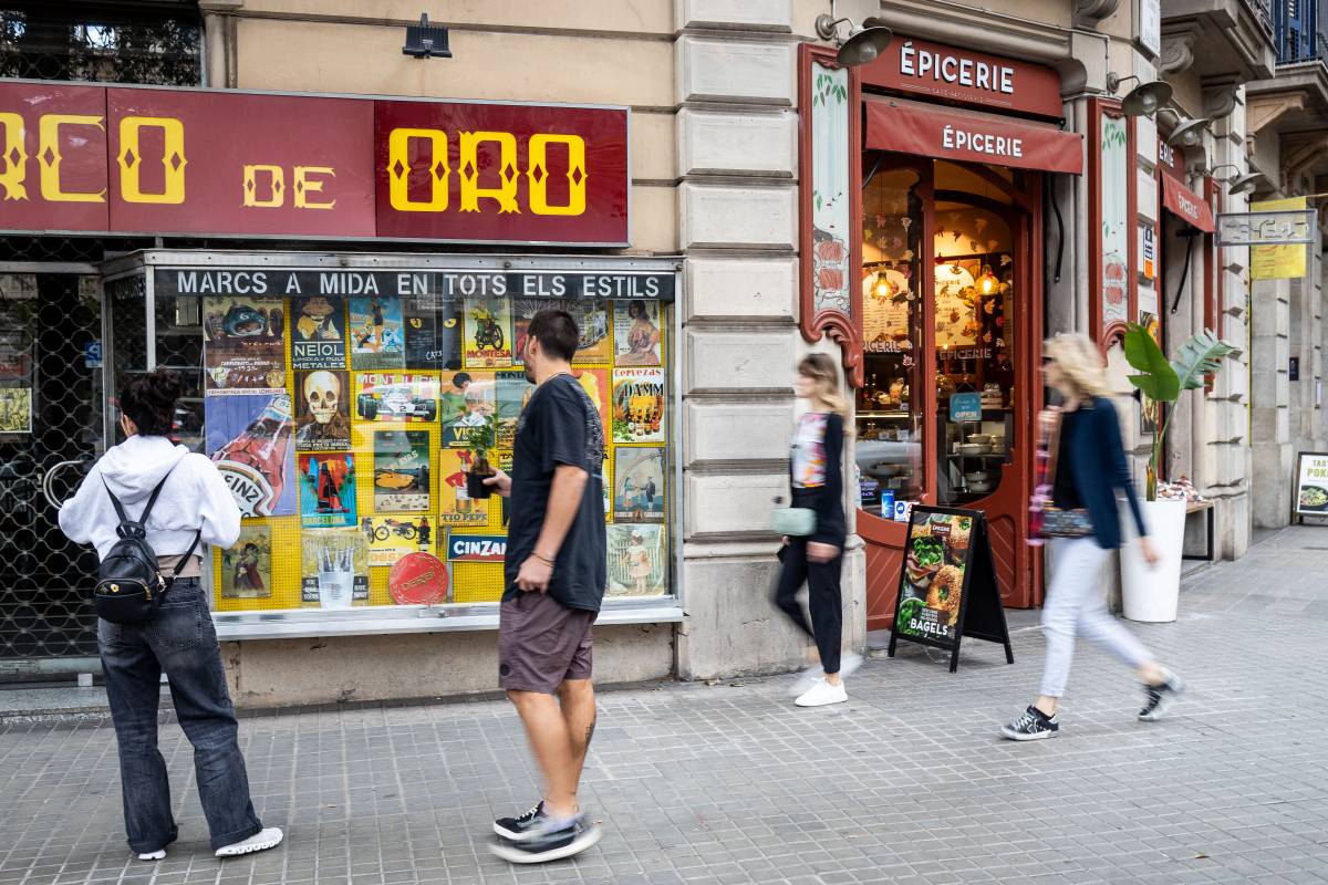 Limitaries els lloguers de les botigues? Frenaries els súpers 24h? Les consultes que prepara l'Ajuntament de Barcelona