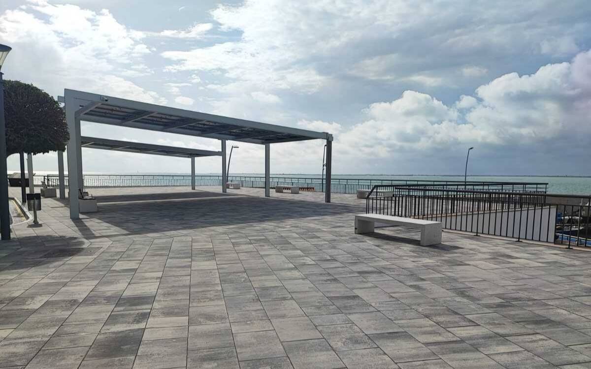 El Govern enllesteix l'adequació de la plaça mirador del port de l’Ampolla