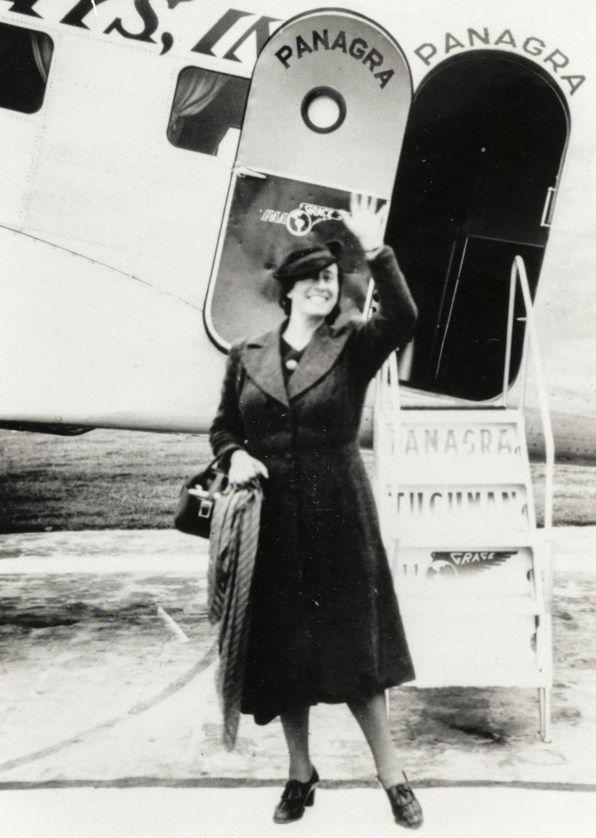 La cantant, a Amèrica del Sud - Fons Conxita Badia-Biblioteca de Catalunya