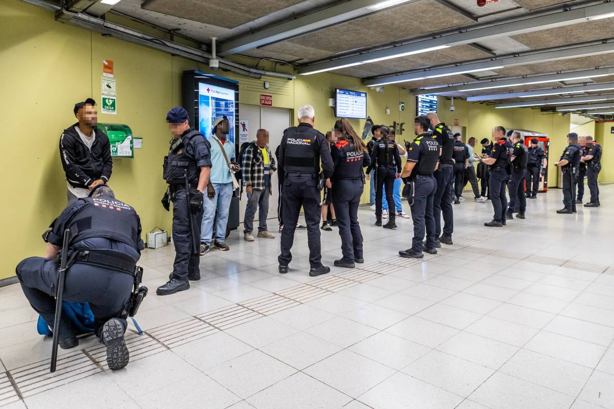 Pla Kanpai a l'estació de Renfe Sabadell Nord  - JUANMA PELÁEZ