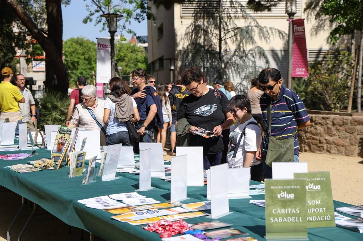 Sabadell exhibeix el múscul social de les seves entitats en una jornada reivindicativa i participativa