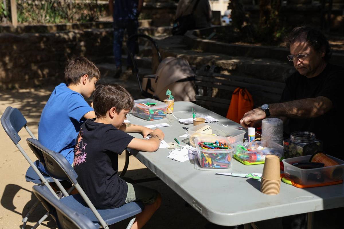 La tercera Mostra d’Entitats de la Plataforma Vàlua  - VÍCTOR CASTILLO