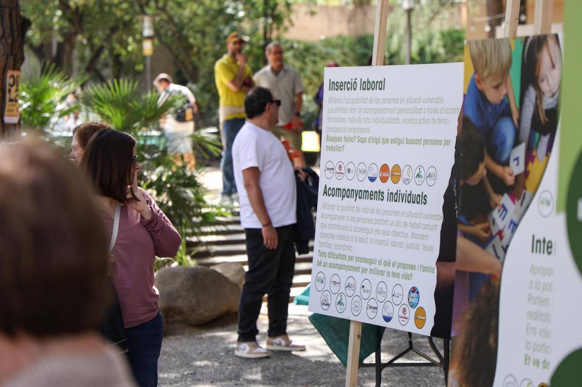 La tercera Mostra d’Entitats de la Plataforma Vàlua  - VÍCTOR CASTILLO