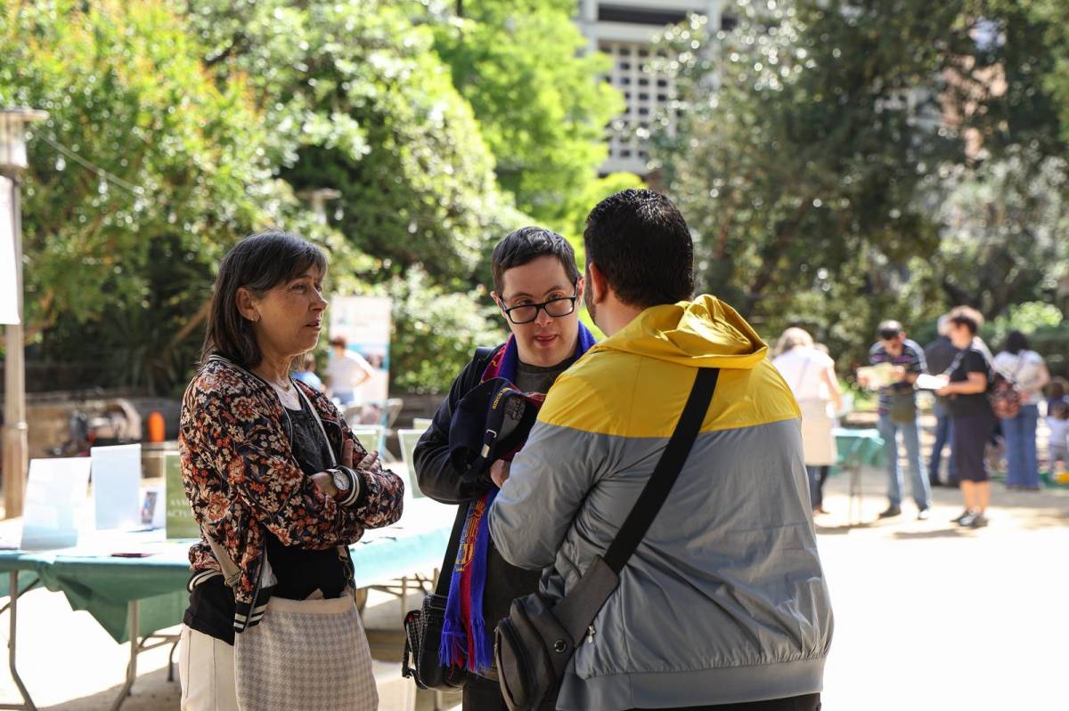 La tercera Mostra d’Entitats de la Plataforma Vàlua  - VÍCTOR CASTILLO