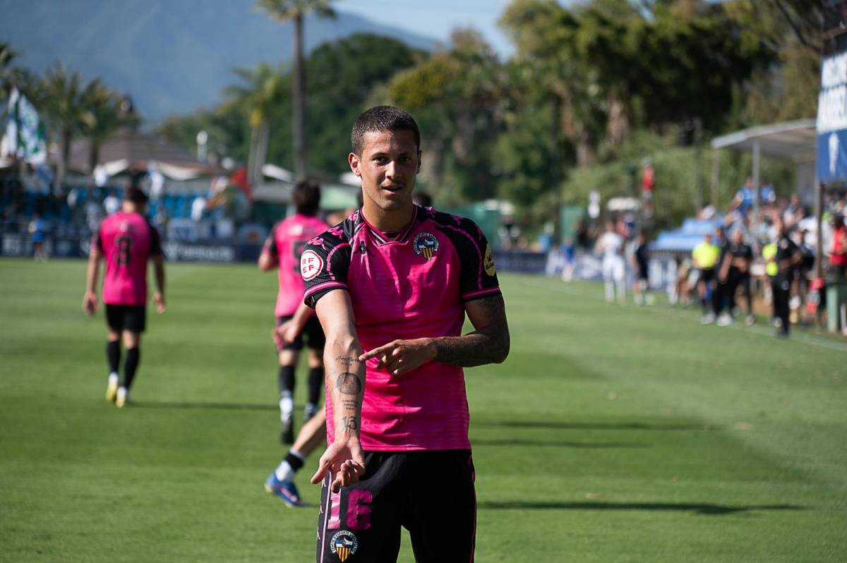 Godoy, celebrant el seu primer gol com a arlequinat