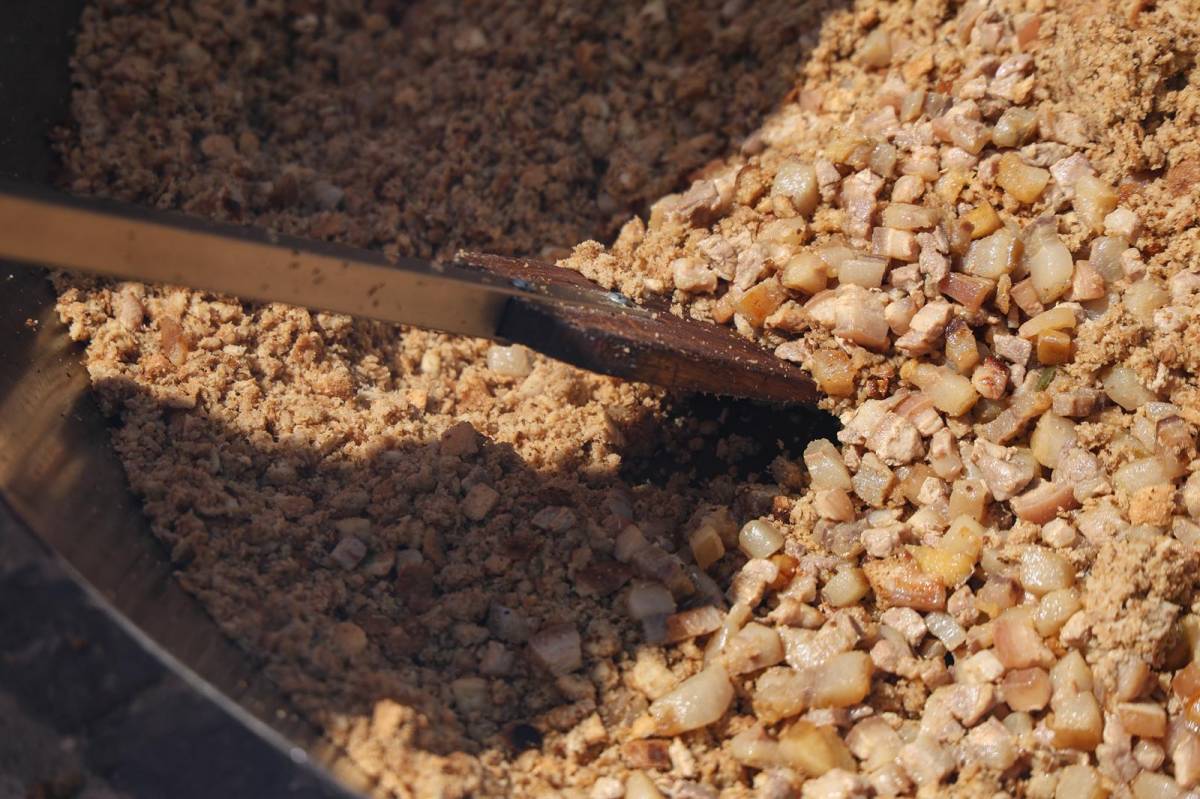 Les 'migas' populars de l’Associació de Veïns de la Serra d’en Camaró - VÍCTOR CASTILLO