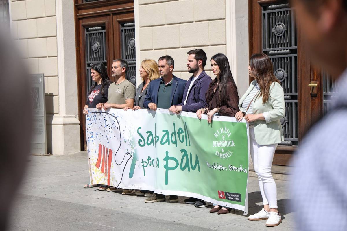 Sabadell recorda el bombardeig de Gernika - VÍCTOR CASTILLO