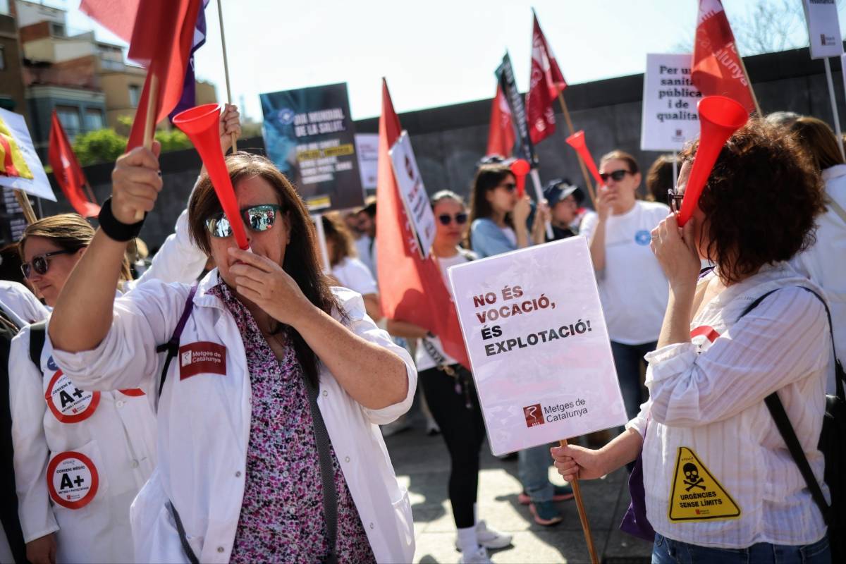 Els metges insisteixen contra Salut per les millores laborals: «Sanitat pública i de qualitat»