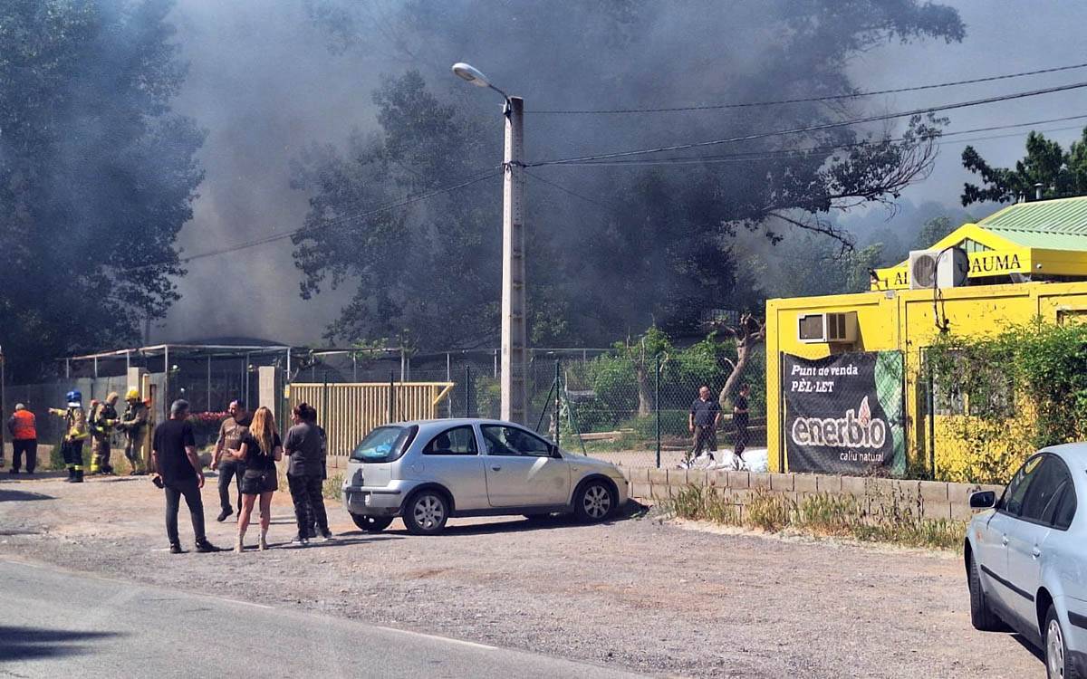 Incendi en una empresa agrícola de Castellbell i el Vilar
