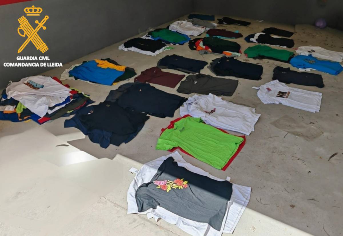 Intervenen més de 200 peces de roba falsificades al mercat de Cervera 