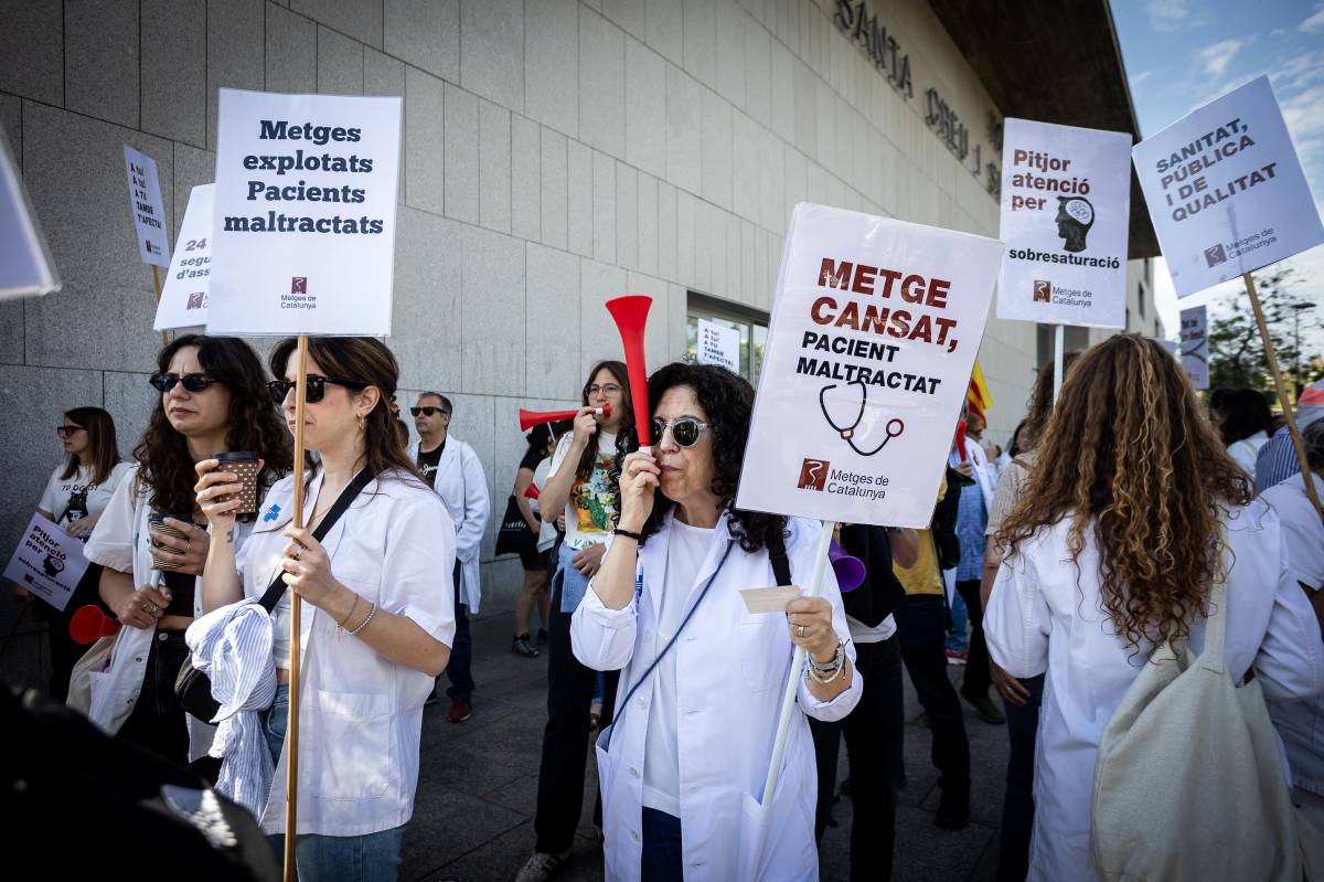 Els metges insisteixen contra Salut per les millores laborals: «Sanitat pública i de qualitat»