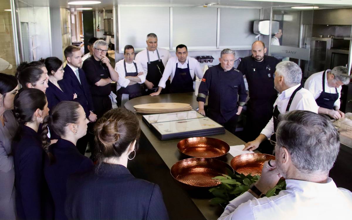 Una desena de xefs amb estrelles Michelin es reuneixen a Can Jubany per retre homenatge a Santi Santamaria