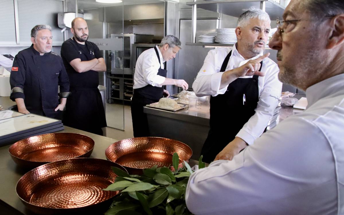 Cuiners de renom s`han reunit al restaurant Can Jubany, a Calldetenes, per retre un homenatge al xef Santi Santamaria.