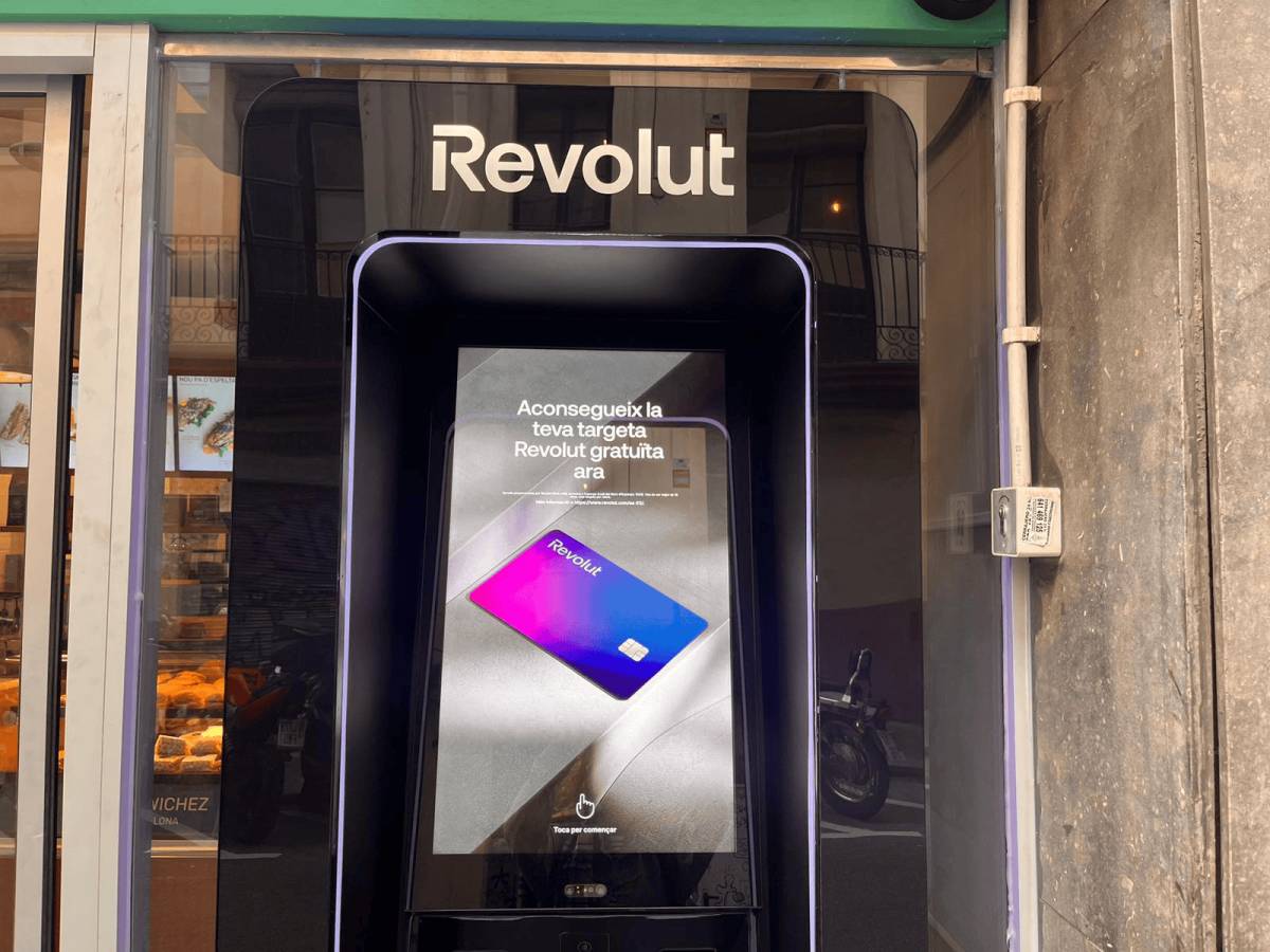 El català ja és l'idioma per defecte dels caixers automàtics de Revolut