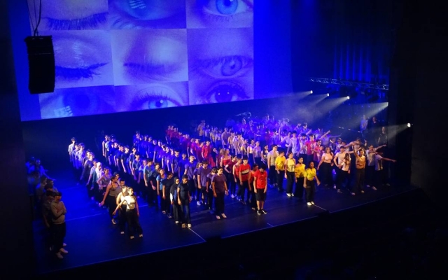 Prop de 600 alumnes porten la salut mental a escena amb un nou projecte Fem Dansa!