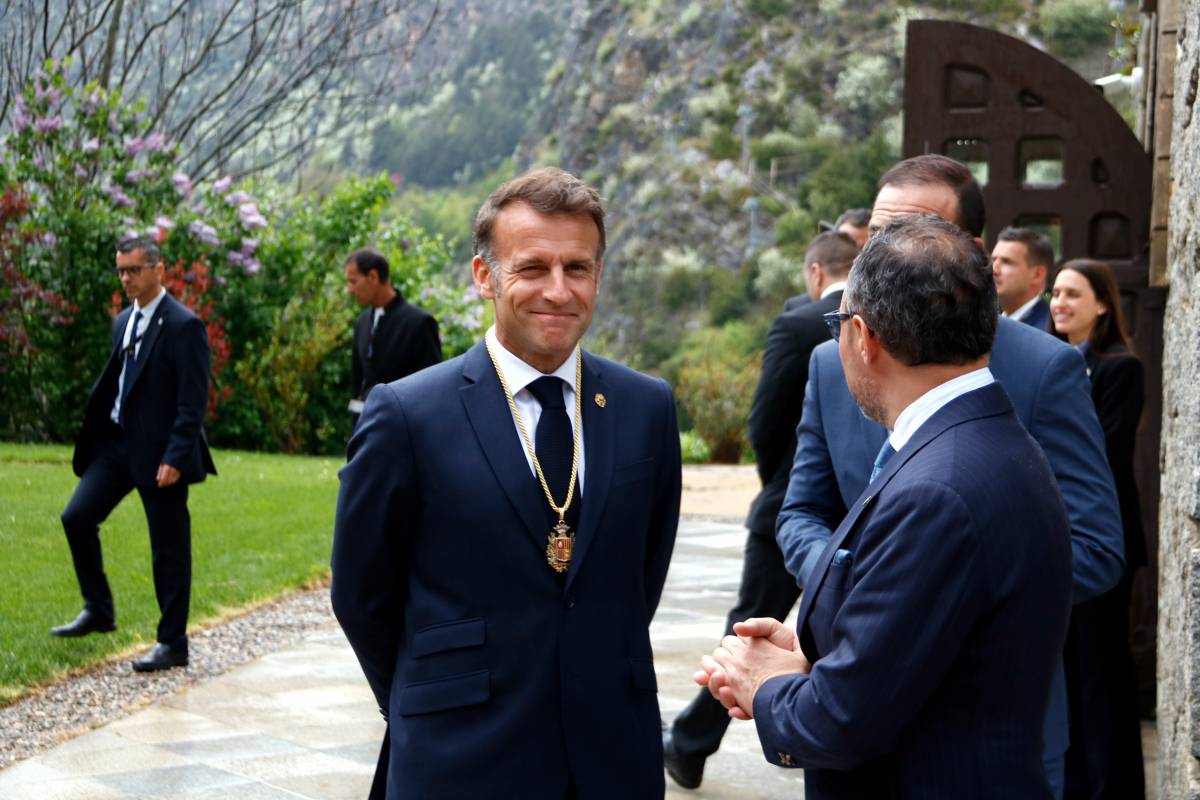 Macron arriba a Andorra en una visita exprés per abordar els reptes del país