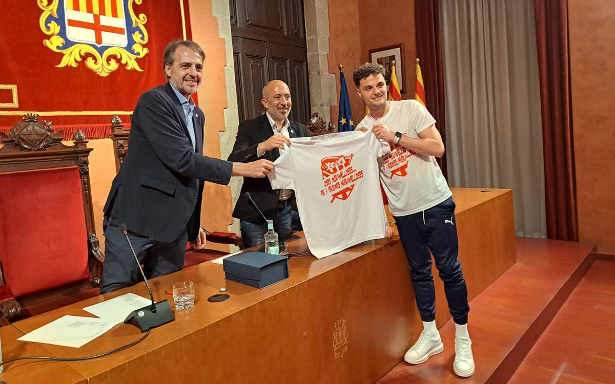 Un ascens d'«un milió d'euros»: el CE Manresa celebra el títol a l'Ajuntament