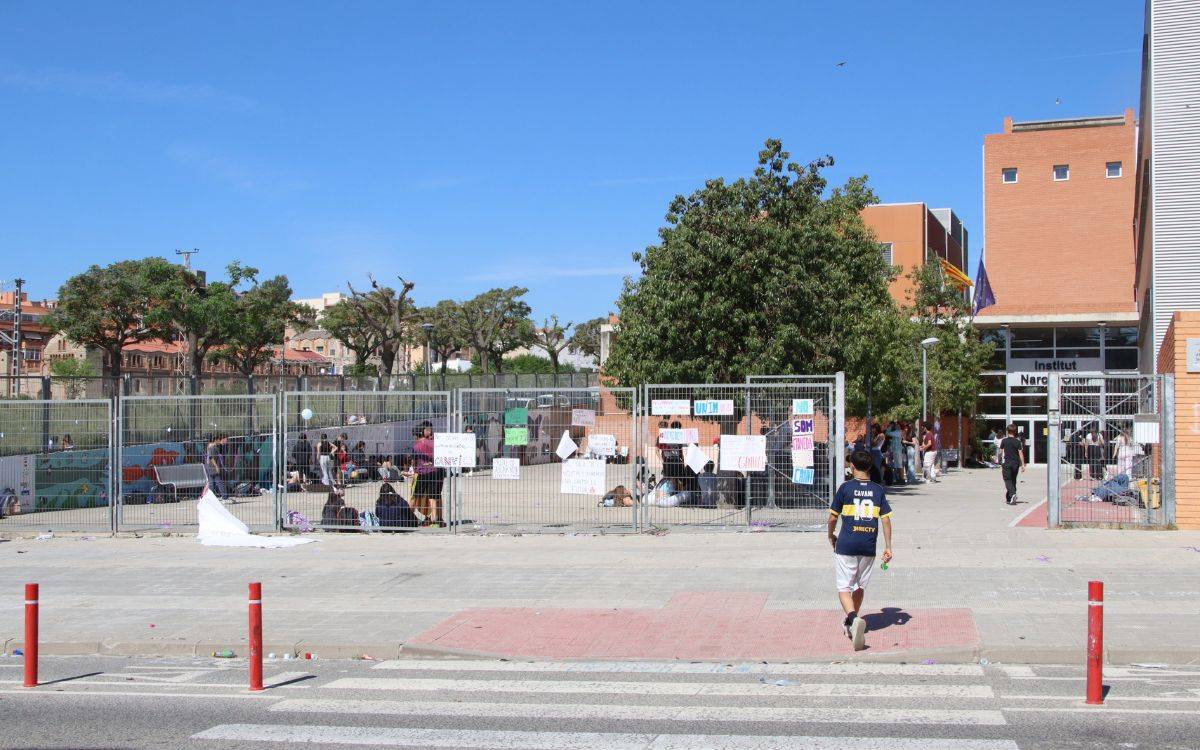 Revolta dels alumnes de l'Institut Narcís Oller de Valls contra la vaga de zel dels professors