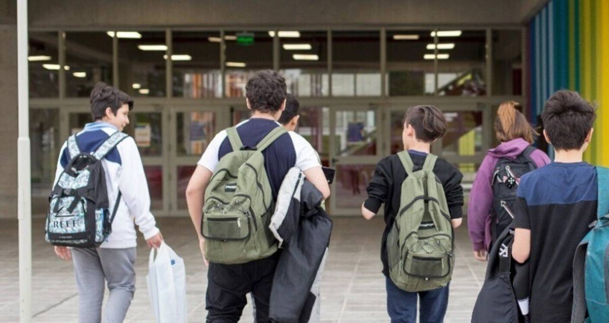 Les famílies del Montseny es conjuren contra els mòbils per a menors de 16 anys