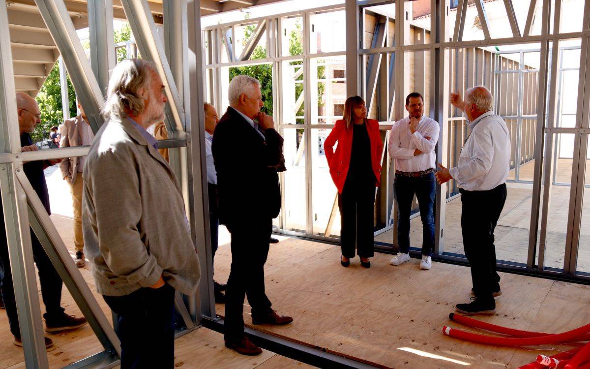 L'Ajuntament d'Alcover cedeix un solar municipal a una fundació per construir 16 habitatges de lloguer social