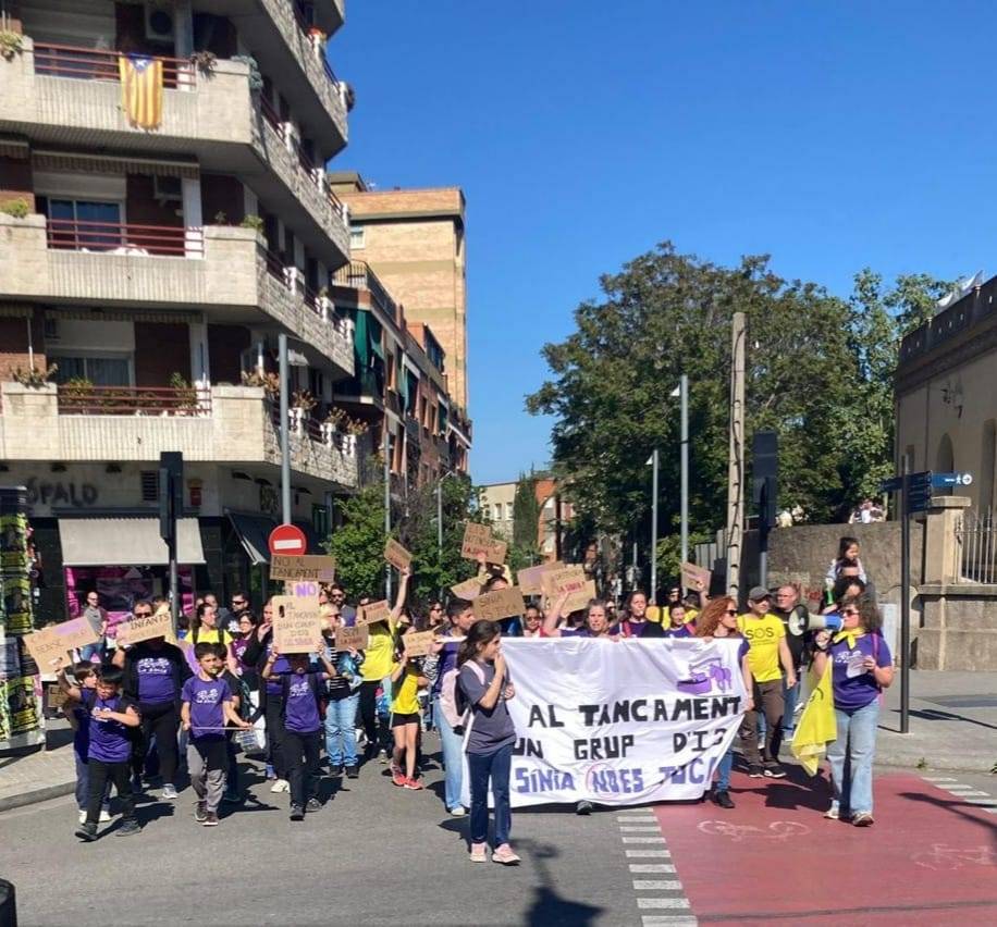 Protestes pel tancament d`una línia a l`escola municipal de Cerdanyola